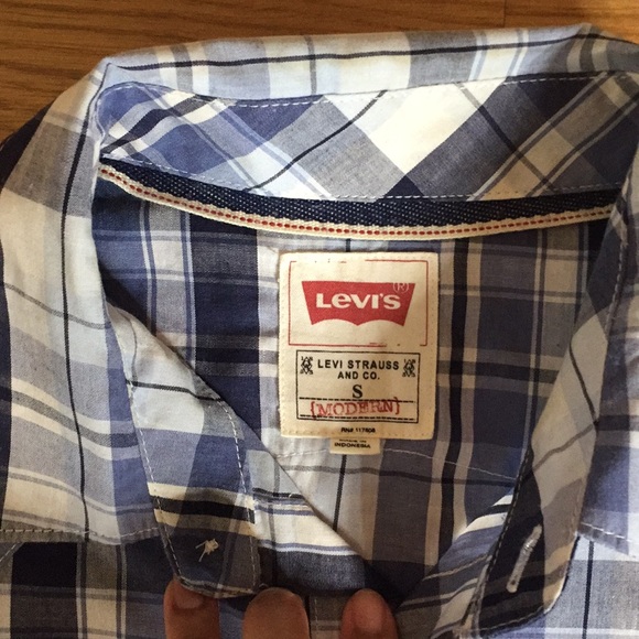 Levi’s Blue Plaid Short Sleeve Button Down Small - Picture 4 of 6